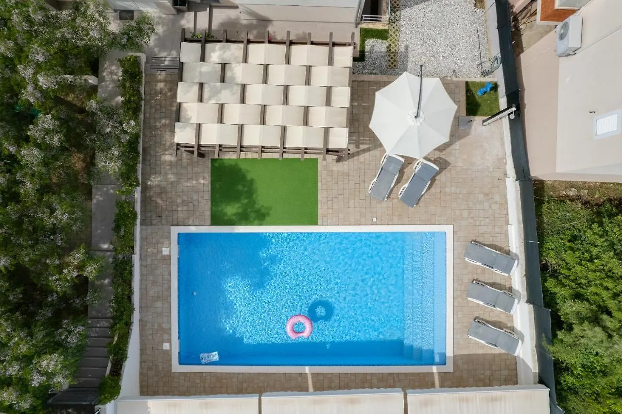 Villa Mirela Petrcane 0*,  Croatia