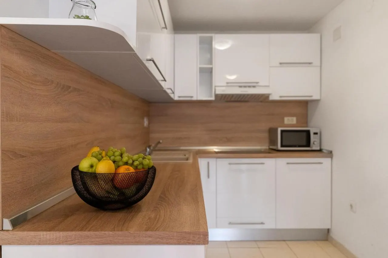 Villa Mirela Petrcane Apartment