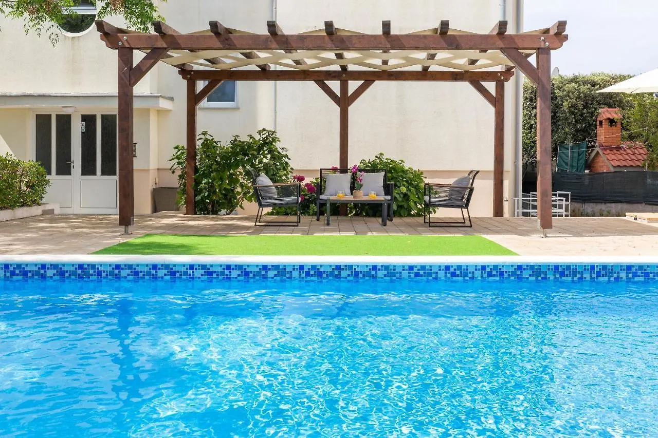 Apartment Villa Mirela Petrcane