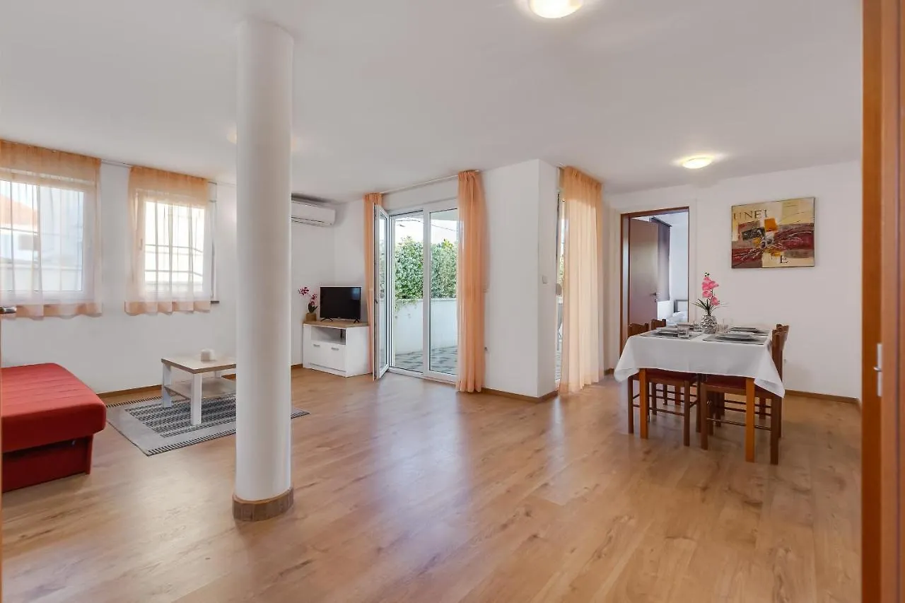 Villa Mirela Petrčane 0*,  Chorwacja